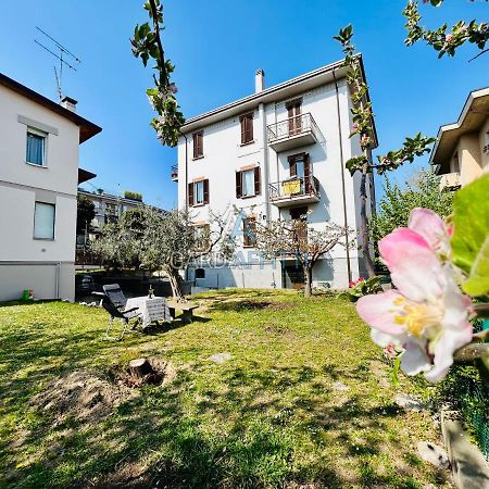 Ares Apartment - Vicino Al Lago Di Garda E Alla Stazione Treno Desenzano del Garda Esterno foto